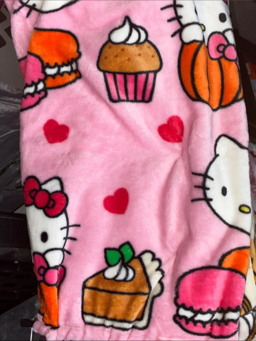 Pink hello kitty macaron & sweets plush throw blanket